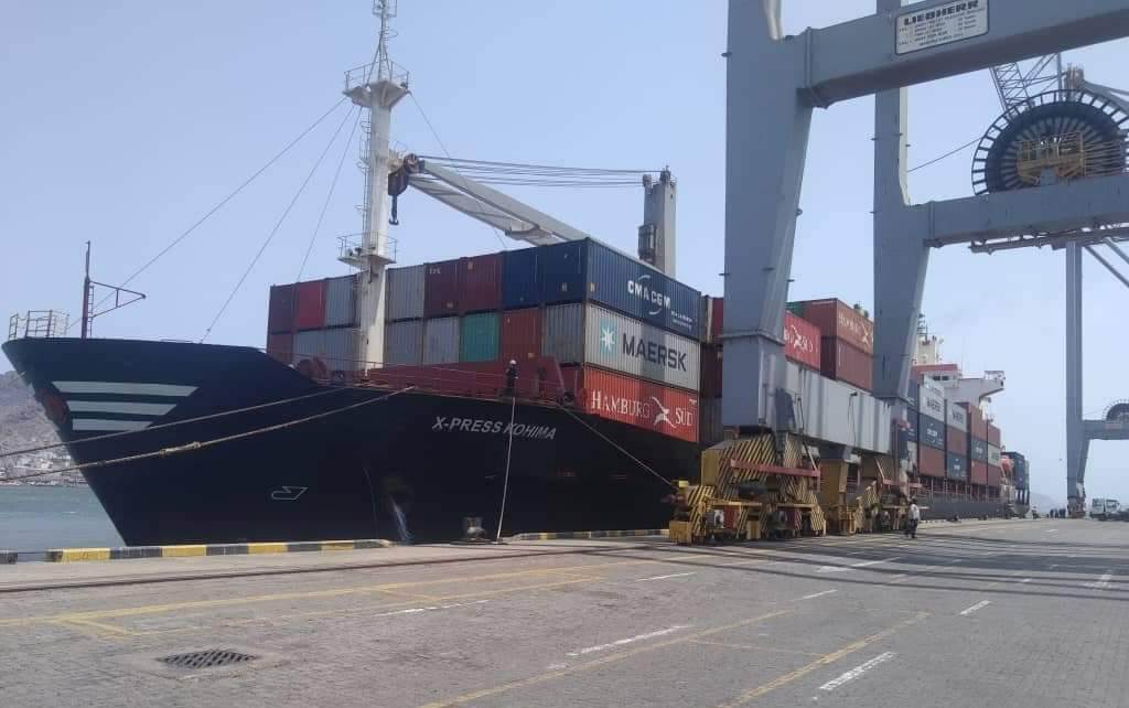 الحكومة اليمنية تعلن نقل آلية تفتيش السفن من جدة إلى عدن