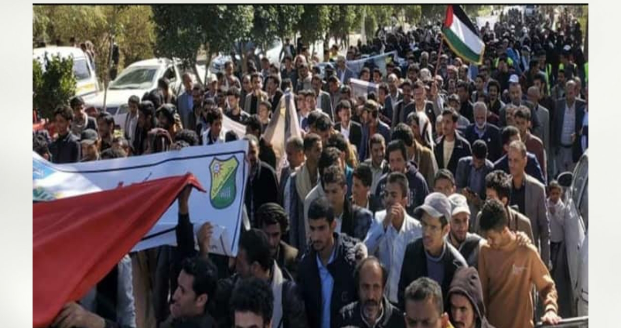 جامعة صنعاء تجبر منتسبيها على  المشاركة في مسيرات ودورات عسكرية