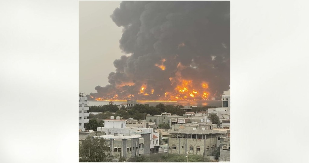 هجمات إسرائيلية تستهدف منشآت نفطية في ميناء الحديدة